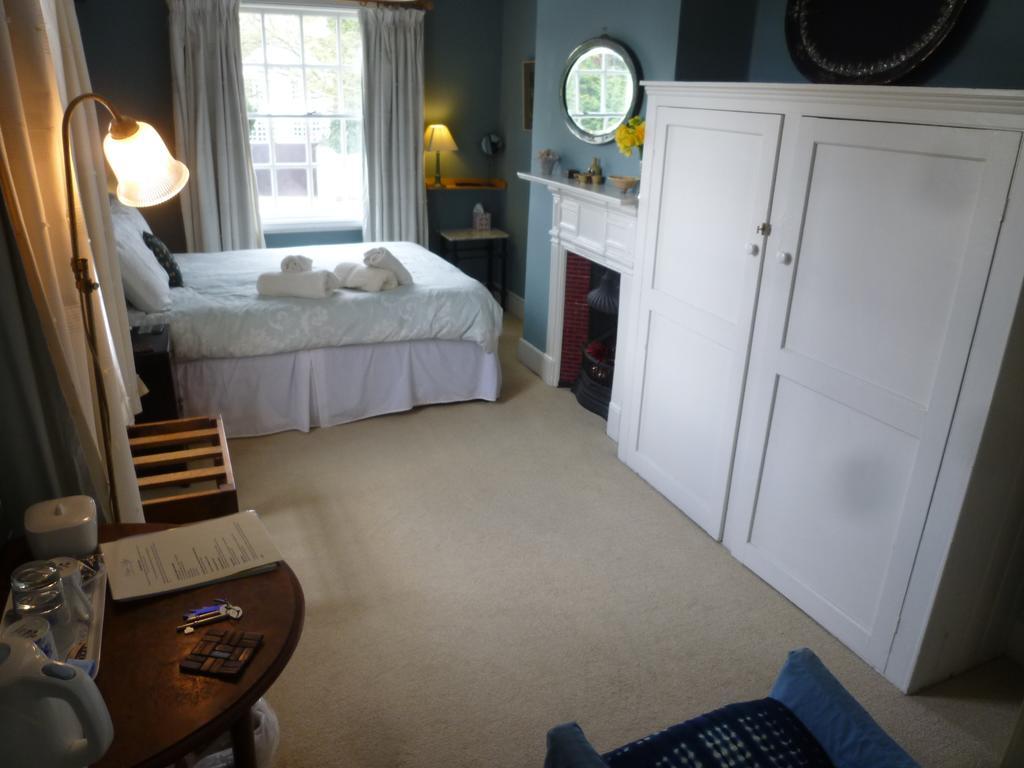 Manor Cottage Bed And Breakfast Γουίνσδορ Εξωτερικό φωτογραφία