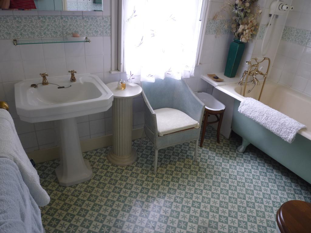 Manor Cottage Bed And Breakfast Γουίνσδορ Εξωτερικό φωτογραφία
