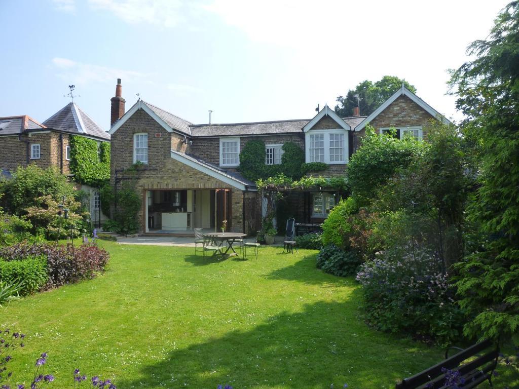 Manor Cottage Bed And Breakfast Γουίνσδορ Εξωτερικό φωτογραφία